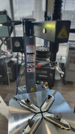 KraftWell KRW22 Шиномонтажный станок полуавтомат 10-24"