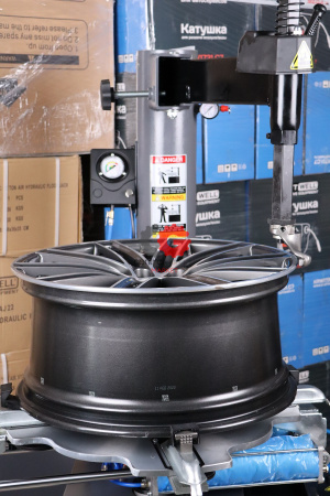 KraftWell KRW25 Шиномонтажный станок полуавтоматический 10-26"